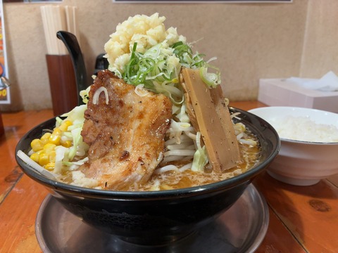 ★道南ラーメンWORLDで５本指に入るお気に入りのお店“櫓屋”DE…ダテパーと連動のイカしたハードコアな企画ものラーメンはおヤサイモリモリマウンテン★