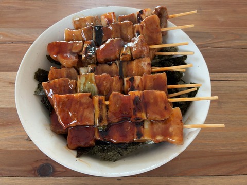 ★おらが道南のハードコアなコンビニ“ハセガワストア”DE…10本パックのやきとりを手に入れたらはじめようかBIGなモンスターやきとり弁当づくり★