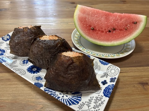 ★大野ニューロード沿いの“あぐりへい屋”さ立ち寄ったあと…シャケ醤油おにぎりwithスイカの切り身を目の前にしたら夏の終わりのハーモニー★