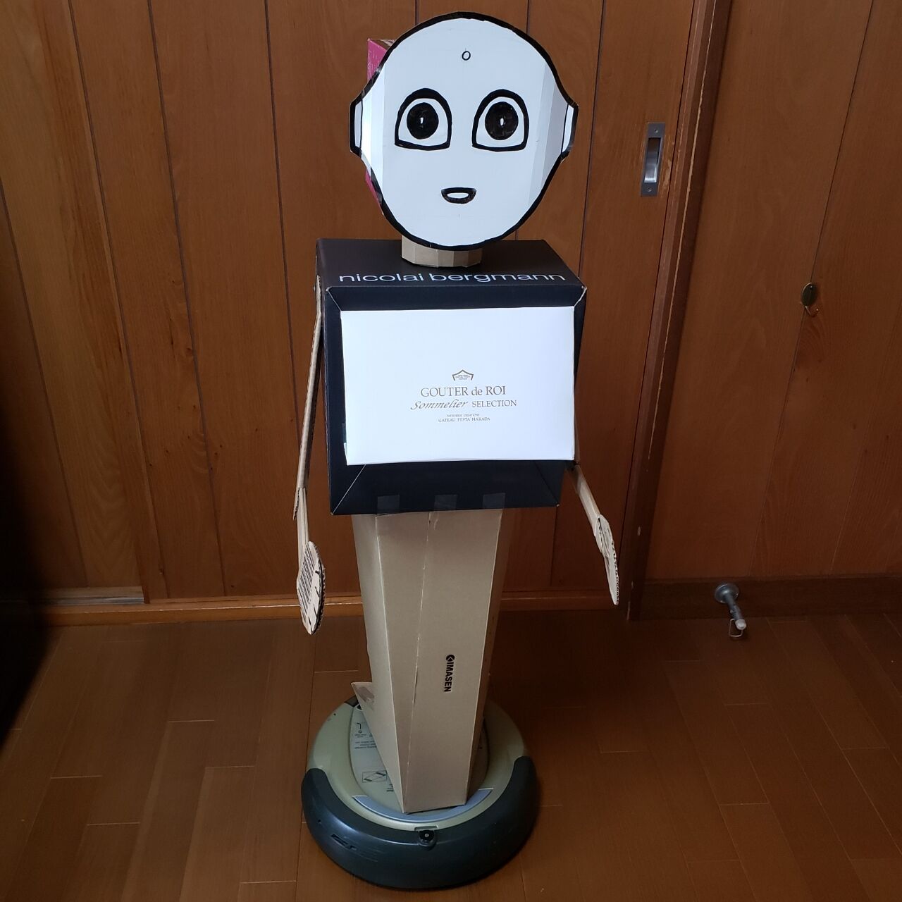 段ボールで作ったペッパーくん 頑張れおじいちゃん 段ボールで作ったペッパーくん 頑張れおじいちゃん