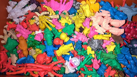 駄菓子屋:怪獣消しゴム