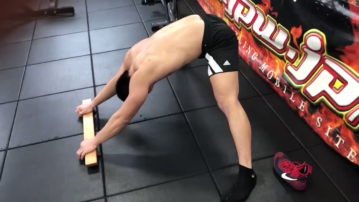 2年前 ライオンプッシュアップ 1 1000回 上村優也 プロレス速報局 2年前 ライオンプッシュアップ 1 1000回 上村優也 プロレス速報局