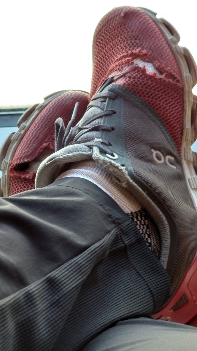 今日でこの靴ともお別れ ボロボロですが Onの安定感を知 プロレス速報局 プロレスまとめサイト