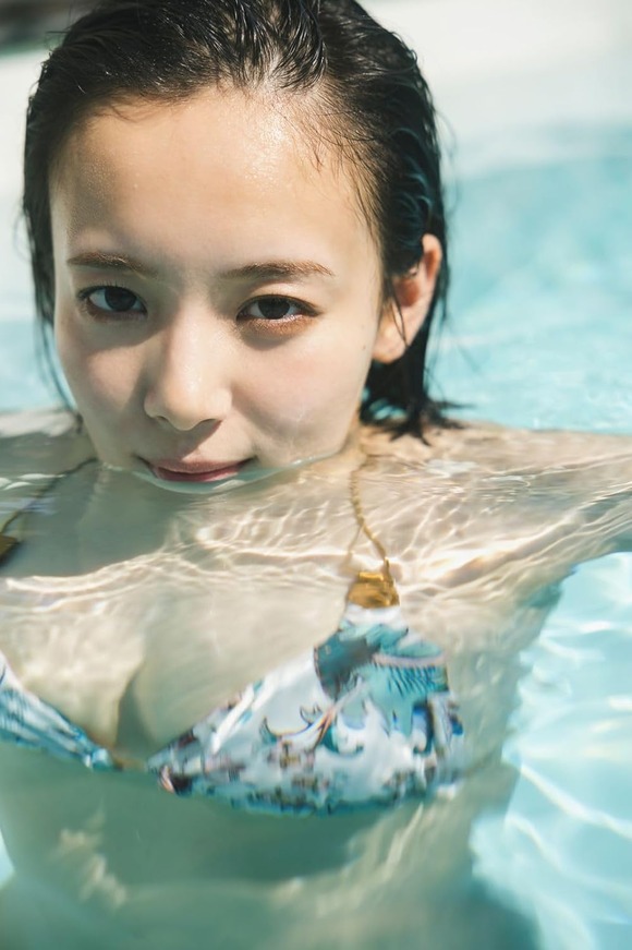プロ雀士でモデルの岡田紗佳が新作写真集で国士無双ボディを見せるぞ！ 3