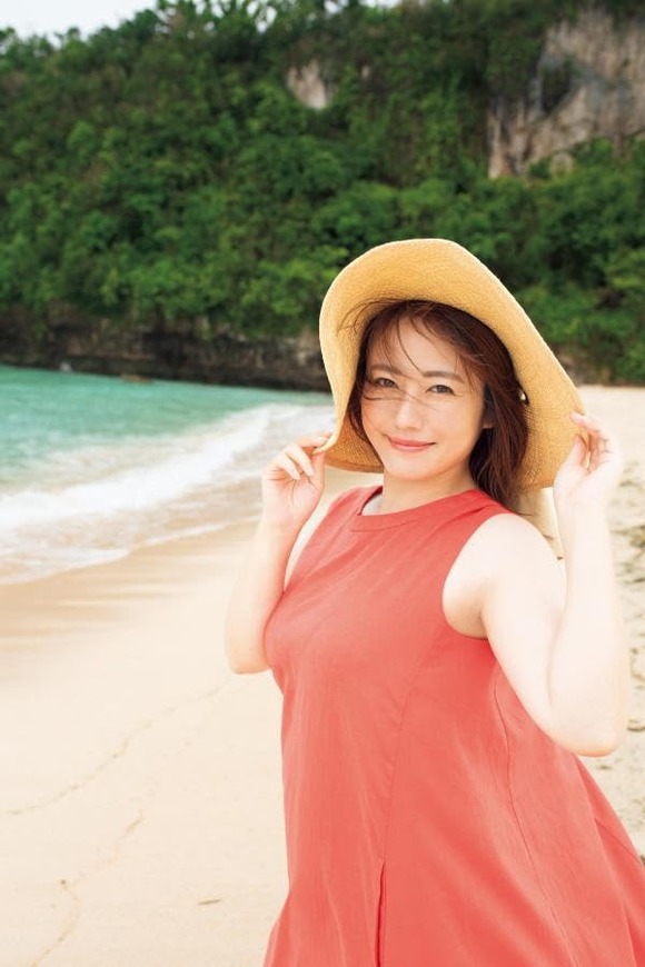 磯山さやかのデビュー25周年写真集がついに発売したぞ！ 7