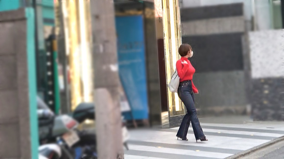 愛くるしい笑顔に天使みたいなHカップ乳を持つ女が女性用風俗でイキまくるって最高だな！ 23