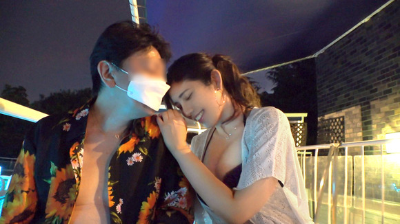 エッチな店の前にいたセクシーお姉さんを捕まえて中出しセックスって最高だな！ 5