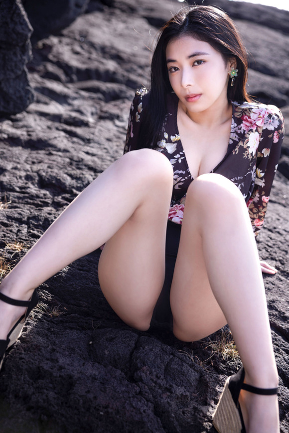新人グラドル菜本みくるが初イメビで透明感たっぷりボディを見せるぞ！ 4
