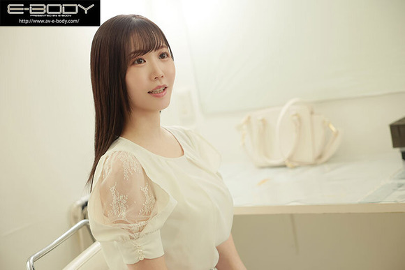 予約の取れない人気巨乳人妻メンエス嬢がAVデビュー！ 3