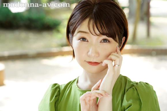 マドンナからAVデビューする30歳上戸まりが真珠のような白さで美しすぎな件 4