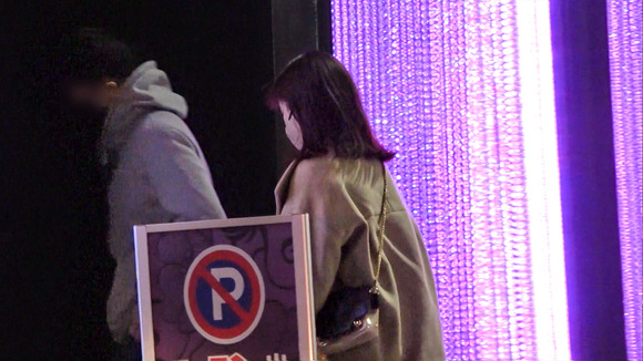 悩みを全て解決する水晶を売り歩くマルチ美女にホテルで世直し強烈ピストンって最高だな！ 11