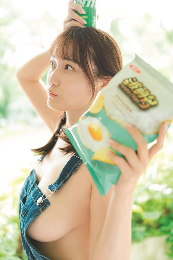 グラドル世良ののかの1st写真集で透けて見えているものは乳首という認識でよろしいでしょうか？ 7