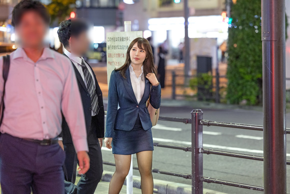 セックス中はなぜかタメ口になる美人新卒営業ってええな！ 4