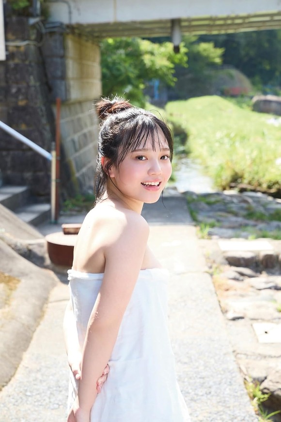 期待の新人グラドル鈴原すずが週プレグラビアで18歳大学生となったボディを見せてるぞ！ 4