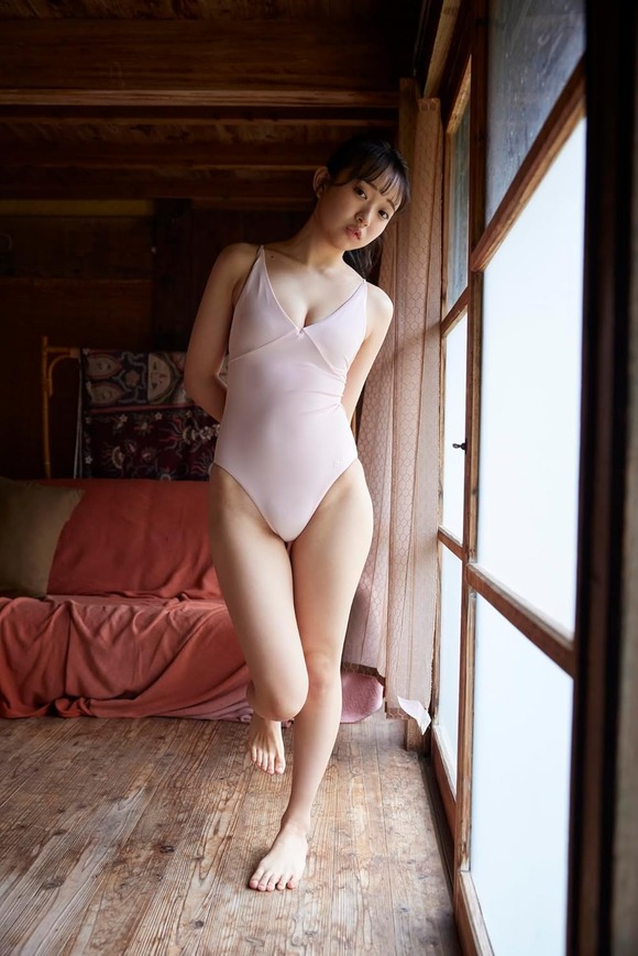 正統派ロリグラドル入間ゆいが新作写真集で最強妹ボディを見せるぞ！