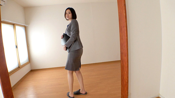 不動産会社で営業をしている平井さんと物件内見セックスって最高だな！ 19