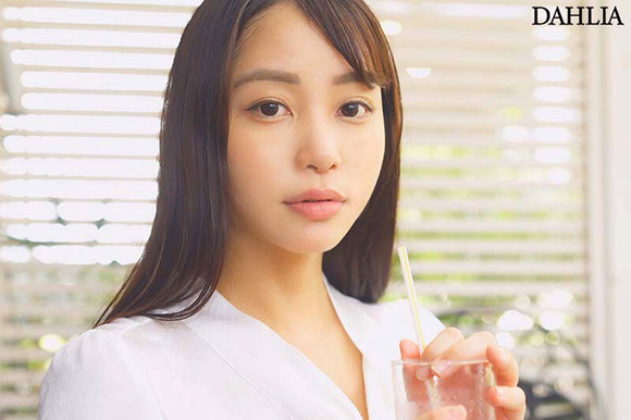 学校中の男子生徒を勃起させた美人巨乳教師がAVデビュー！！ 3