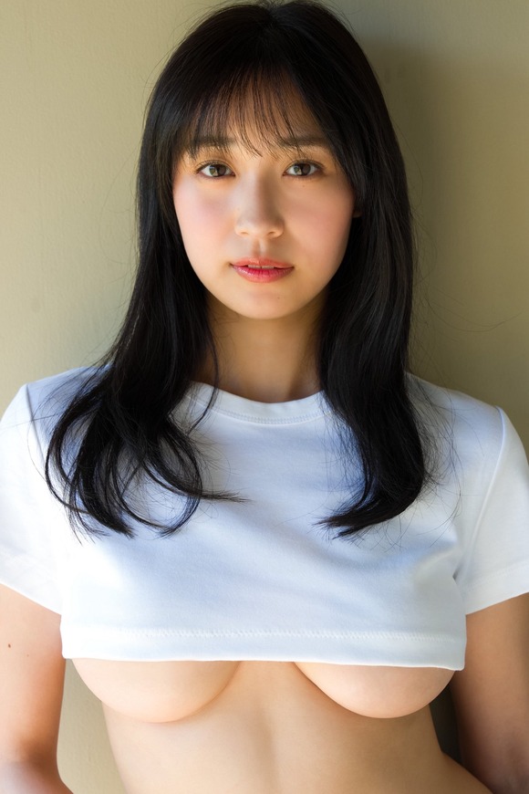 グラドル溝端葵が全世界待望の1st写真集を出すぞー！