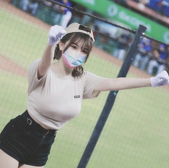 台湾チアガールのおっぱいぷるーんぷるんが素晴らしすぎる 4