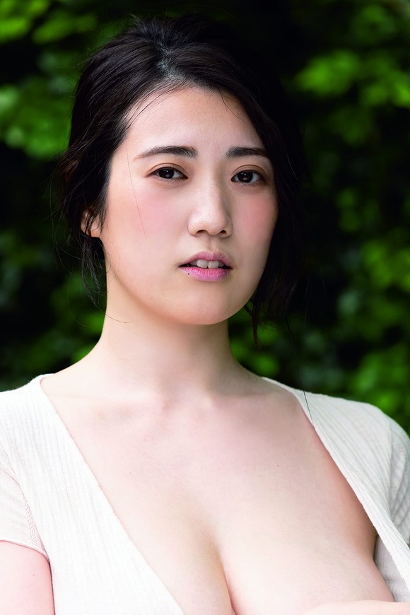 Gカップグラドル草野綾が2作目のヘアヌード写真集で色香満開！ 3