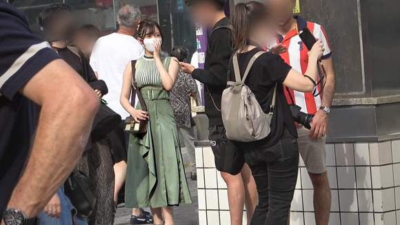 服の上からでもボインなおっとり巨乳ちゃんにデカチンガン突きセックスって最高だな！ 3