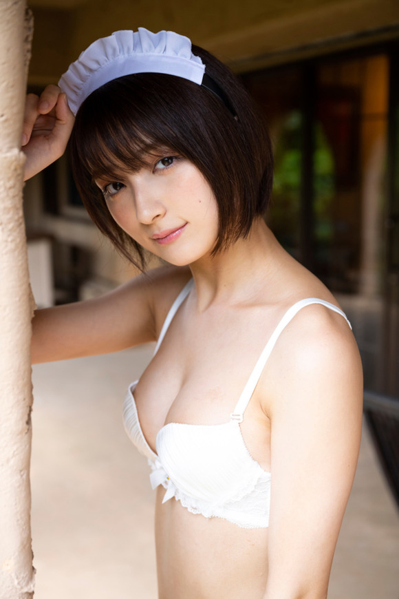 女優兼グラドル 宇佐美彩乃がファースト写真発売イベントでスレンダーボディを見せてるぞ！ 9
