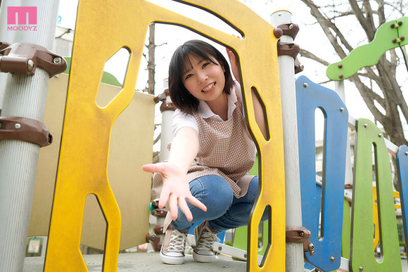 平日もノーブラでいつも乳首ビンビンさせている保育士さんがAVデビュー！！ 3