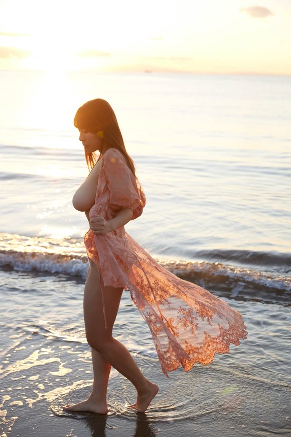 グラドル夏来唯のあめいじんぐなHカップ乳を堪能できる写真集が発売したぞ！ 4