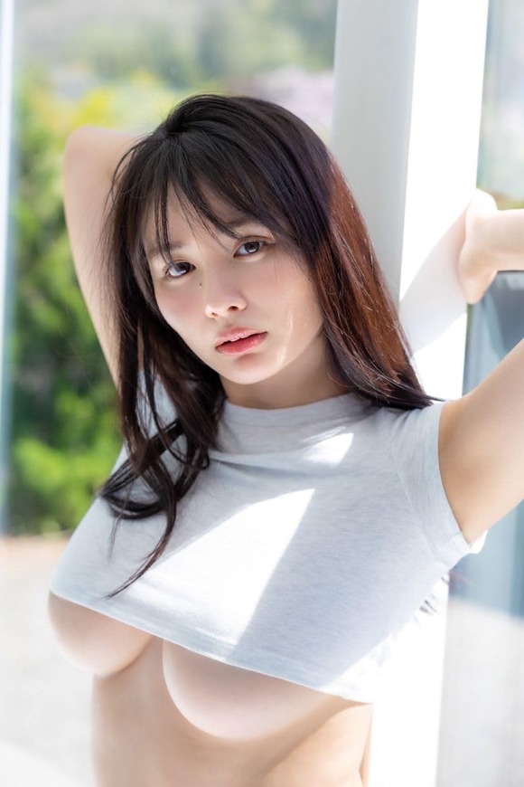 グラドル豊島心桜の令和最高ド迫力ボディは残暑も吹き飛ばす！！