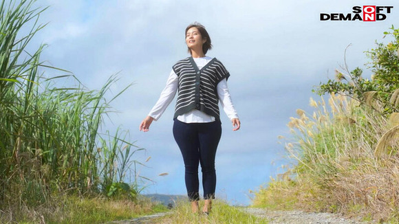 沖縄から来たママさんバレーガチ勢の三児の母が「汗だく濃厚セックスがしたい」とAVデビューってええな！ 7