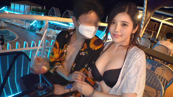 エッチな店の前にいたセクシーお姉さんを捕まえて中出しセックスって最高だな！ 6
