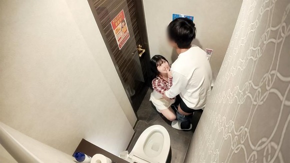 エロ乳女子大生をナンパしてカラオケ店セックスって最高だな！ 7