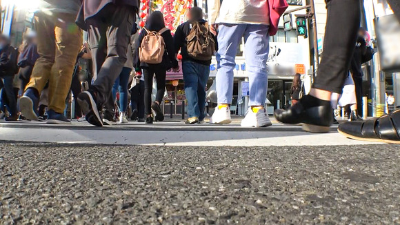 豊かな谷間で男を釣って謎の絵画投資を紹介して金を稼ぐ悪徳巨乳美女を激烈ピストンで成敗！ 2