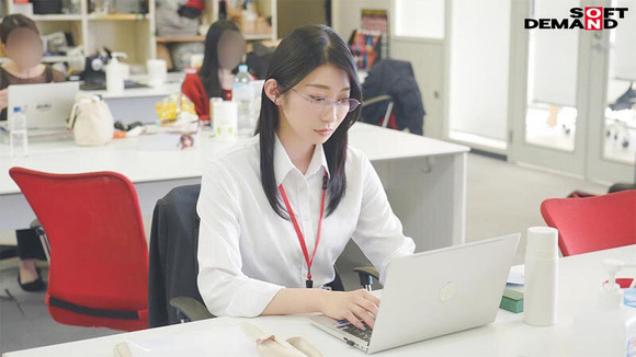 SODの美人メガネ社員が衝撃のAVデビュー！真面目そうなのに信じられないよな！ 5