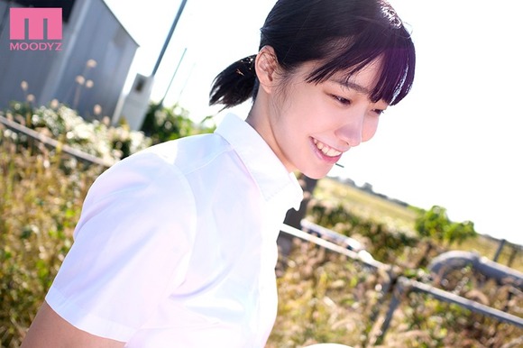 田舎からチャリで来たAV女優 琴音華が堂々の引退してチャリで帰宅！！ 21