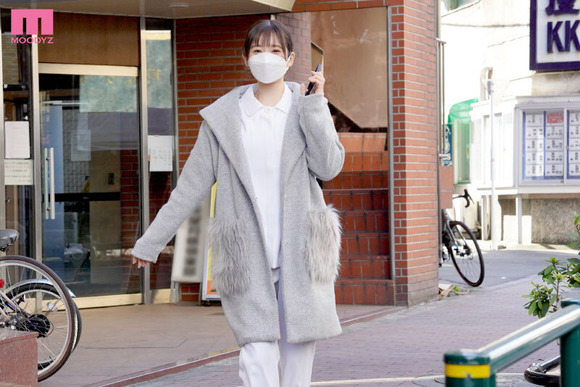 歯科医院に勤める巨乳歯科助手さんがお昼休み時間にこっそりAVデビュー！！ 7