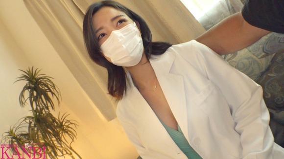 有名進学校で保健室の先生をしているGカップ人妻がマスク着用で飛沫感染を予防しながらAVデビュー！！ 3