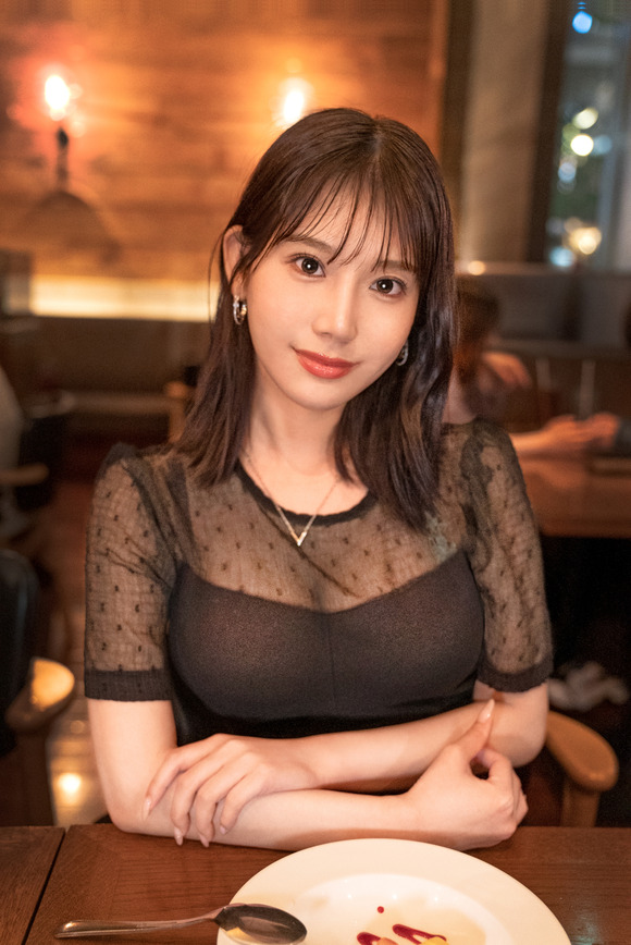 港区おじさんに媚びまくってケツ穴まで舐めまくる美女肉便器ってええな