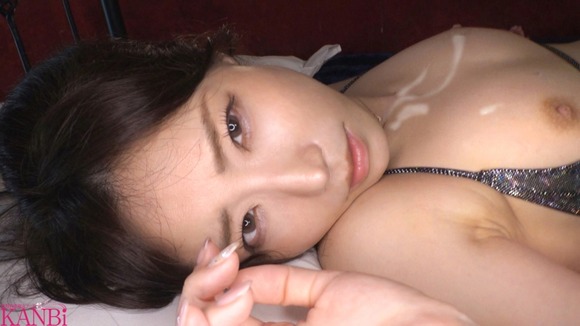 美肌で美尻な豊満36歳人妻がAVデビュー！ 8