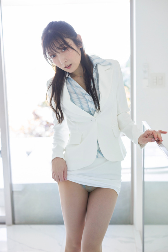 生涯現役レジェンドグラドル熊田曜子（44歳）が新作イメビで磨き上げた熟成ボディを見せるぞ！ 5