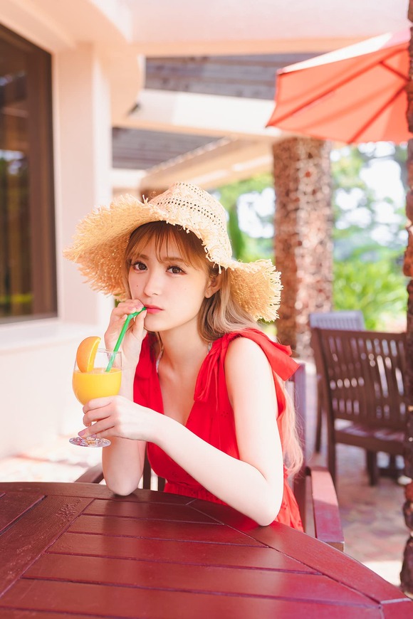 eggモデルで白ギャルで1児の母である聖菜（20歳）が1st写真集を出したぞ！ 6