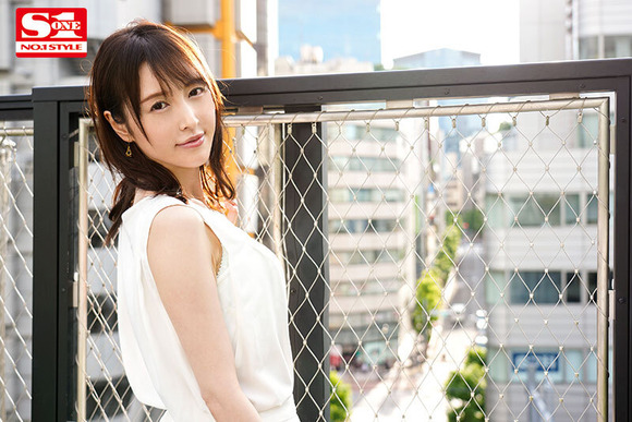 かつて一世を風靡した伝説のレースクイーン仁藤さや香がめちゃイキしまくりなAV２作目を出したぞ！ 3