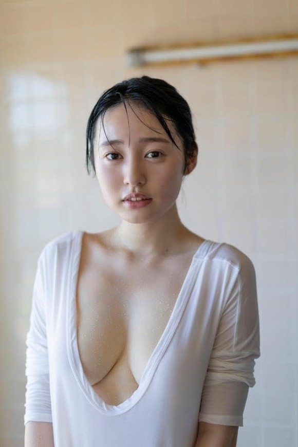 次世代グラビアクイーン白濱美兎がFRIDAYから2nd写真集を出すぞ！