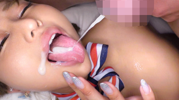 激エロギャル「私の～マ●コ～が～ヒクヒクしちゃ～うの～♪」 33
