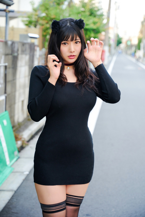 今度こそあの本物JカップグラドルがAVデビュー！！ 28