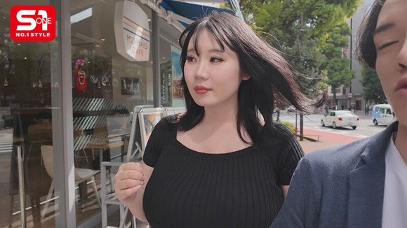 街行く男はみなガン見してしまう特大着衣乳女とセックスしてみたいよな 3