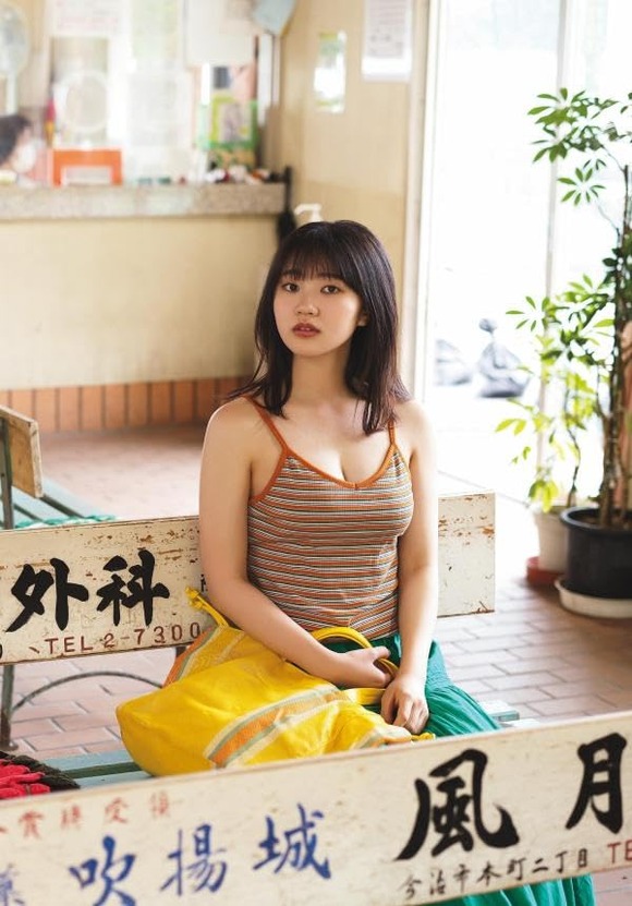 ミスマガジン2022咲田ゆなと瑚々が初写真集で見せたピチピチボディがええな！ 3