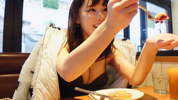 Fカップ柔乳のドーナツショップ店員の穴に入れまくりのヤリまくりって最高だな！ 4