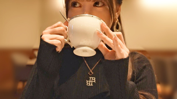 港区のおじさん達から乳の力で札束を引き出す爆乳美女がすごすぎる 4
