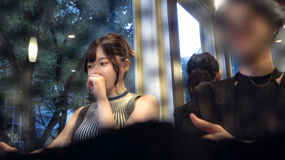 服の上からでもボインなおっとり巨乳ちゃんにデカチンガン突きセックスって最高だな！ 8